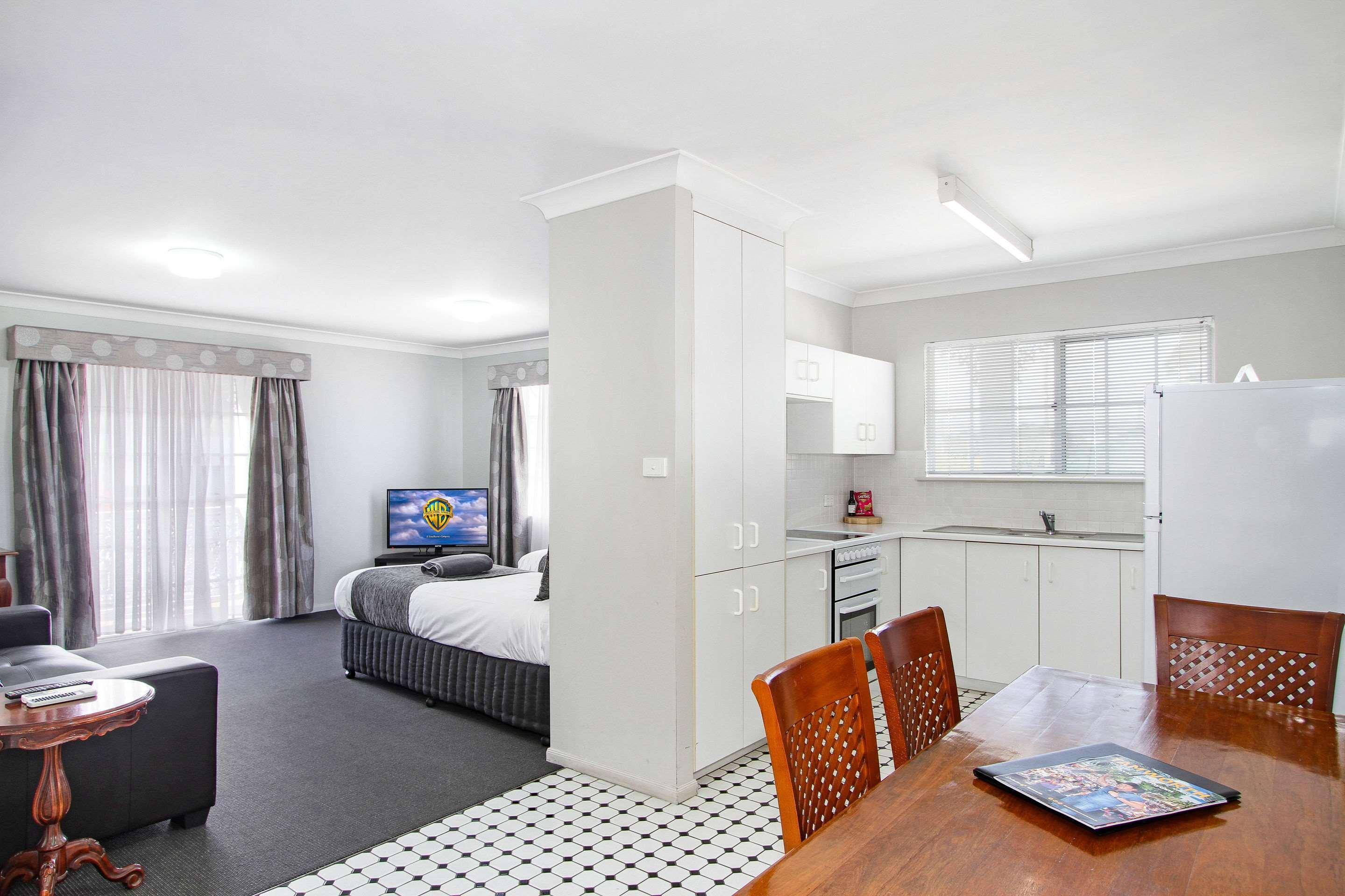 Quality Inn Ashby House Тамуорт Экстерьер фото