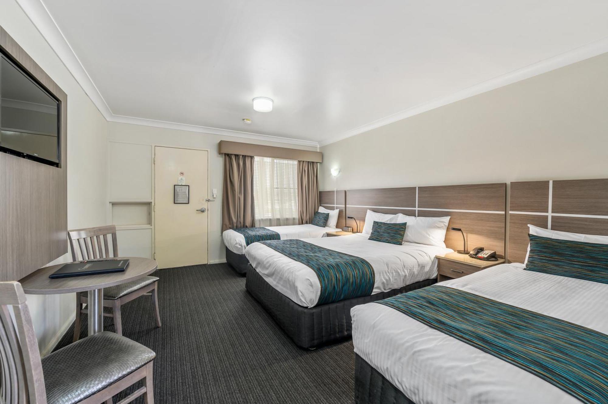Quality Inn Ashby House Тамуорт Экстерьер фото